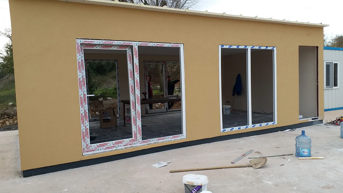 Which Paint Should Be Used on a Building's Exterior?