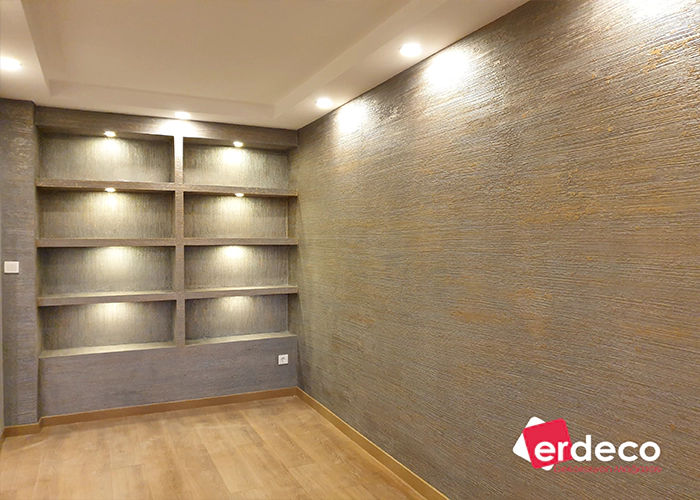 Golsehir Konutlari Salonda Dikey Cizgili Dekoratif Calisma